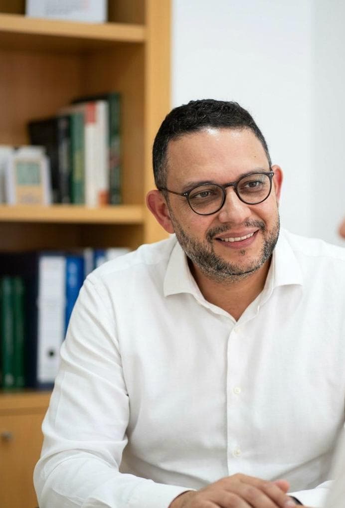 Dr. Julio Armas Castro